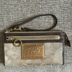 Coach Poppy long wristlet wallet